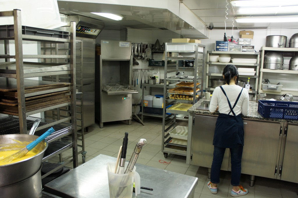 Le laboratoire au sous sol rue de Clichy au poste pâtisserie painrisien