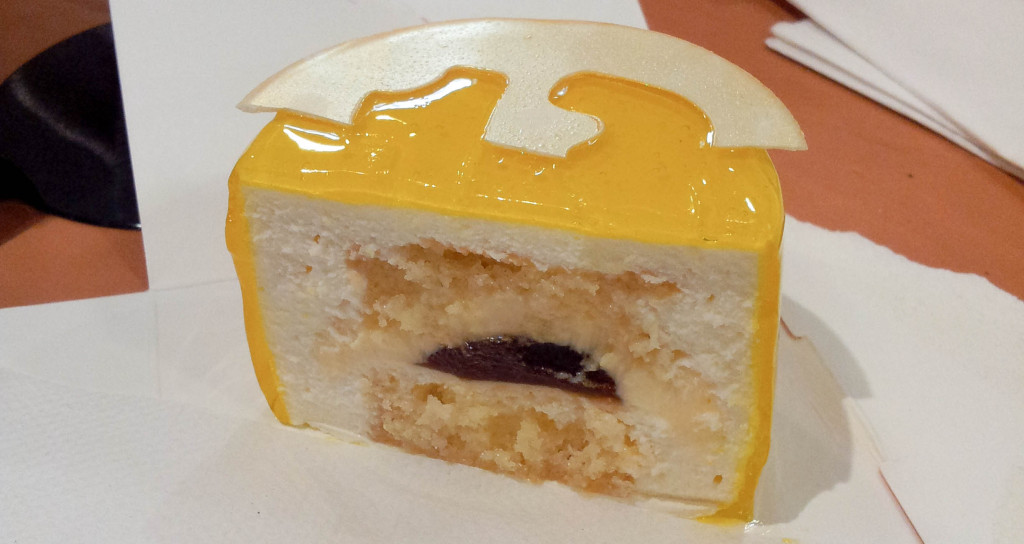 Intérieur du gâteau Liban 2013, Acide Macaron