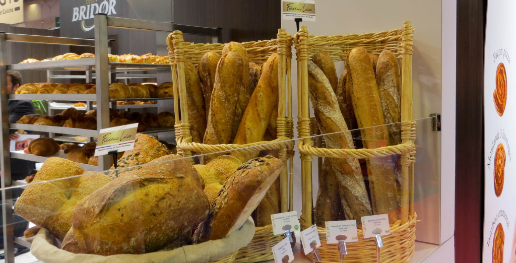 Ah, l'un de nos "140 meilleurs boulangers français" s'est associé à Bridor pour créer des pains : forcément, cela donne une autre dimension à l'industriel.