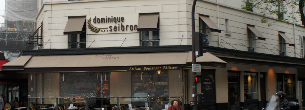 La boulangerie de Dominique Saibron et sa terrasse trônent majestueusement sur la rugissante place d'Alésia.