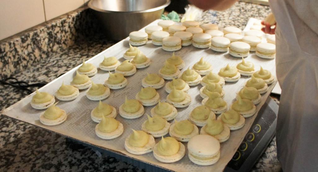 Les macarons représentent 30% de l'activité pâtisserie de la maison. Un chiffre important, qui justifie une production quotidienne et intensive.