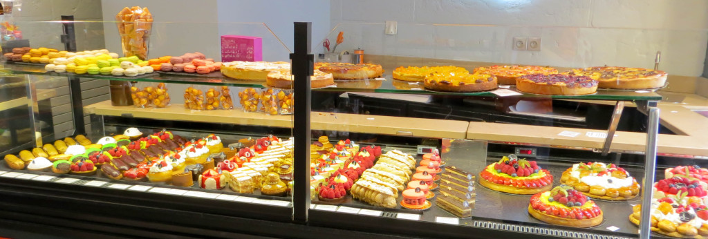 Les pâtisseries, ici à Saint-Maur. L'éventail des propositions est quasi-identique dans chaque point de vente.