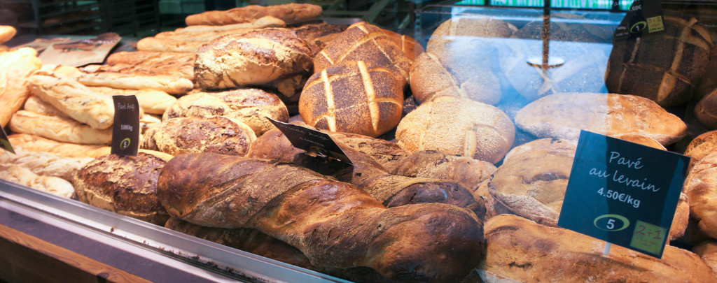 Côté pains spéciaux, on notera que la plupart des pièces sont vendues au poids. A l'inverse de chez Marie Blachère, les prix ont moins tendance à s'envoler, avec notamment un pavé au levain à 4,50€ le kilogramme, ou le pavé Ange aux céréales à 5€/kg.