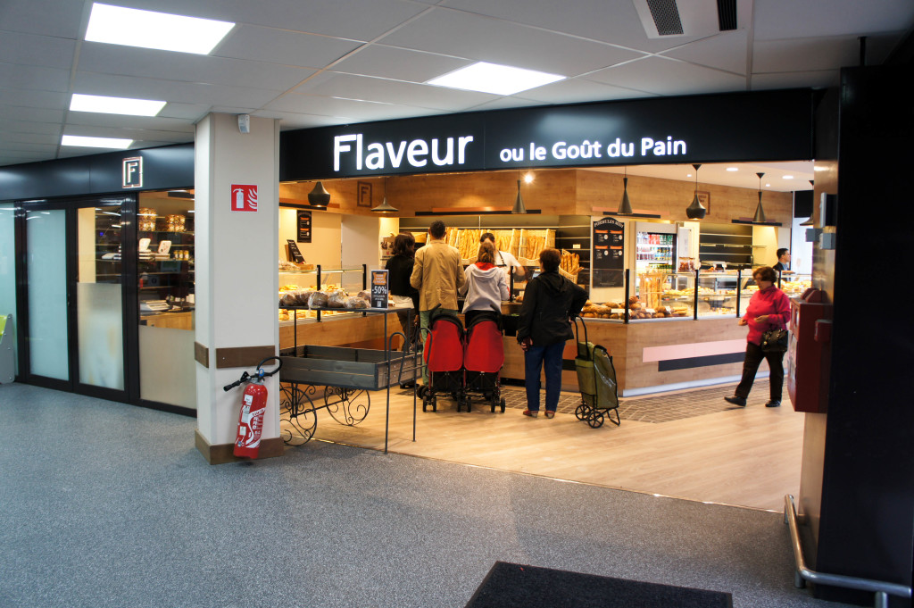On peut passer directement du Carrefour Market à la boulangerie Flaveur... tellement pratique !