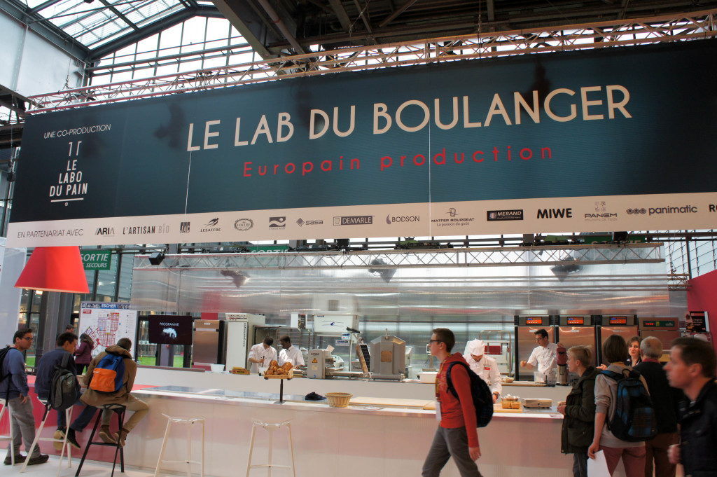 Le Lab du Boulanger, une nouveauté sur Europain 2016. Pendant 5 jours, des ateliers et démonstrations ont été organisés pour traiter des actualités et tendances de la boulangerie : viennoiseries créatives, digital, levain, pain bio, ...