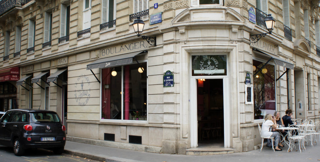 Le Boulanger des Invalides, Paris 7è. Rien n'a changé pour le moment, le nom Jocteur est toujours bien visible.